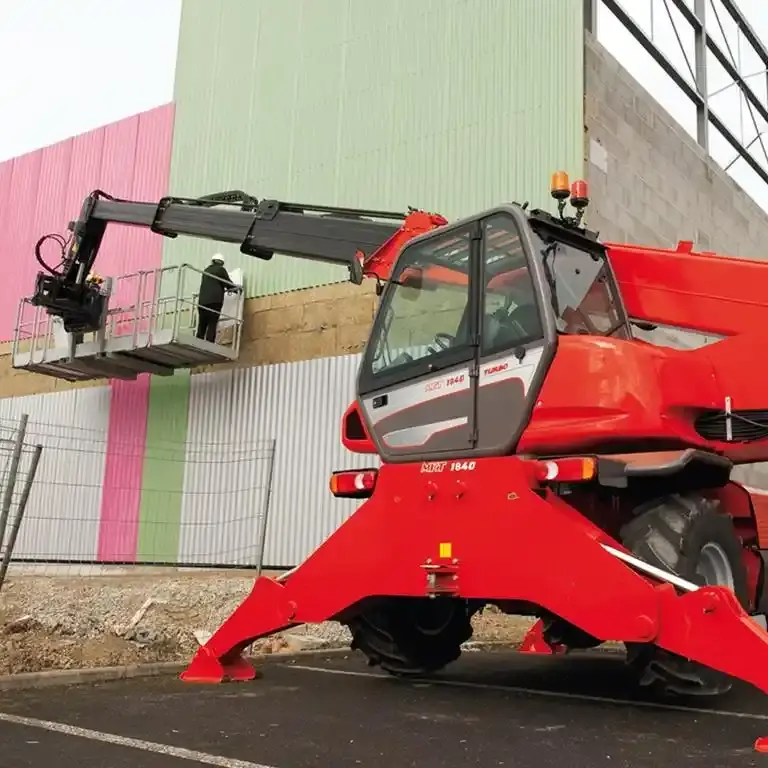 Arriendo de Manipulador Telescópico Rotatorio 14 mts. Manitou en SK Rental con cobertura nacional.